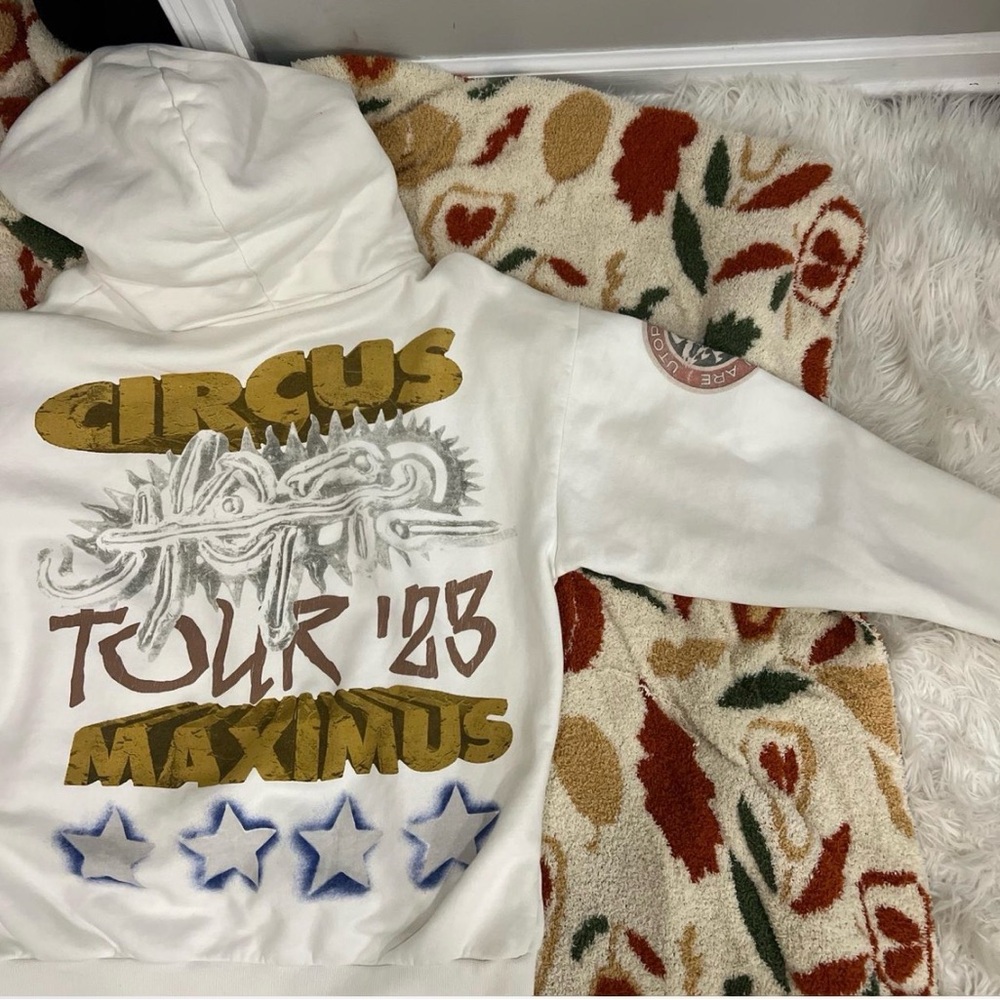 Travis Scott White Graphic Hoodie
Worn once. - Picture 5 of 7
